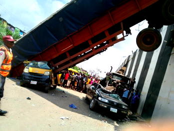 5 injured, 4 vehicles smashed as trailer falls off Anambra bridge