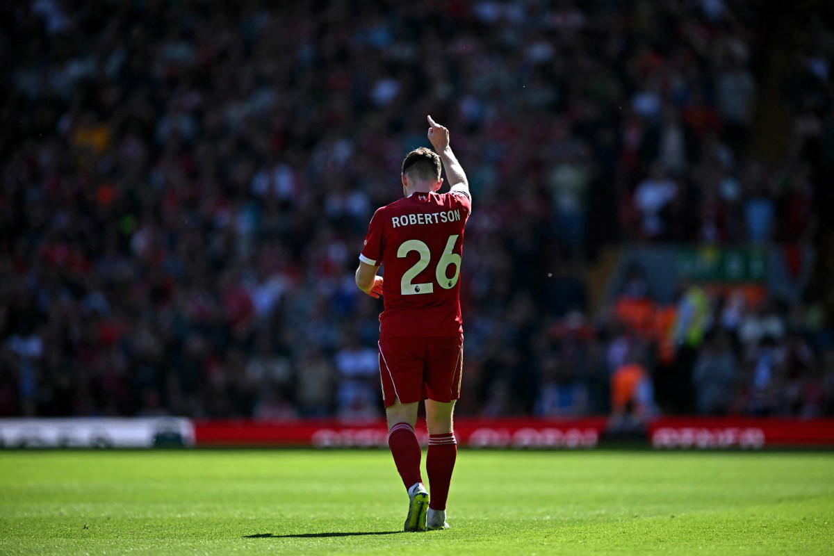 Tottenham sign Robertson on free transfer after Liverpool exit