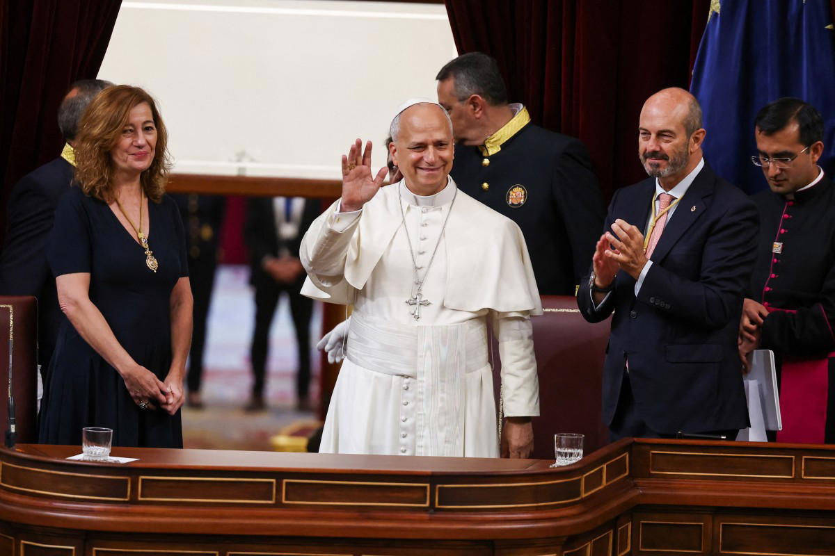 Weapons cannot lead to 'lasting peace', says Pope