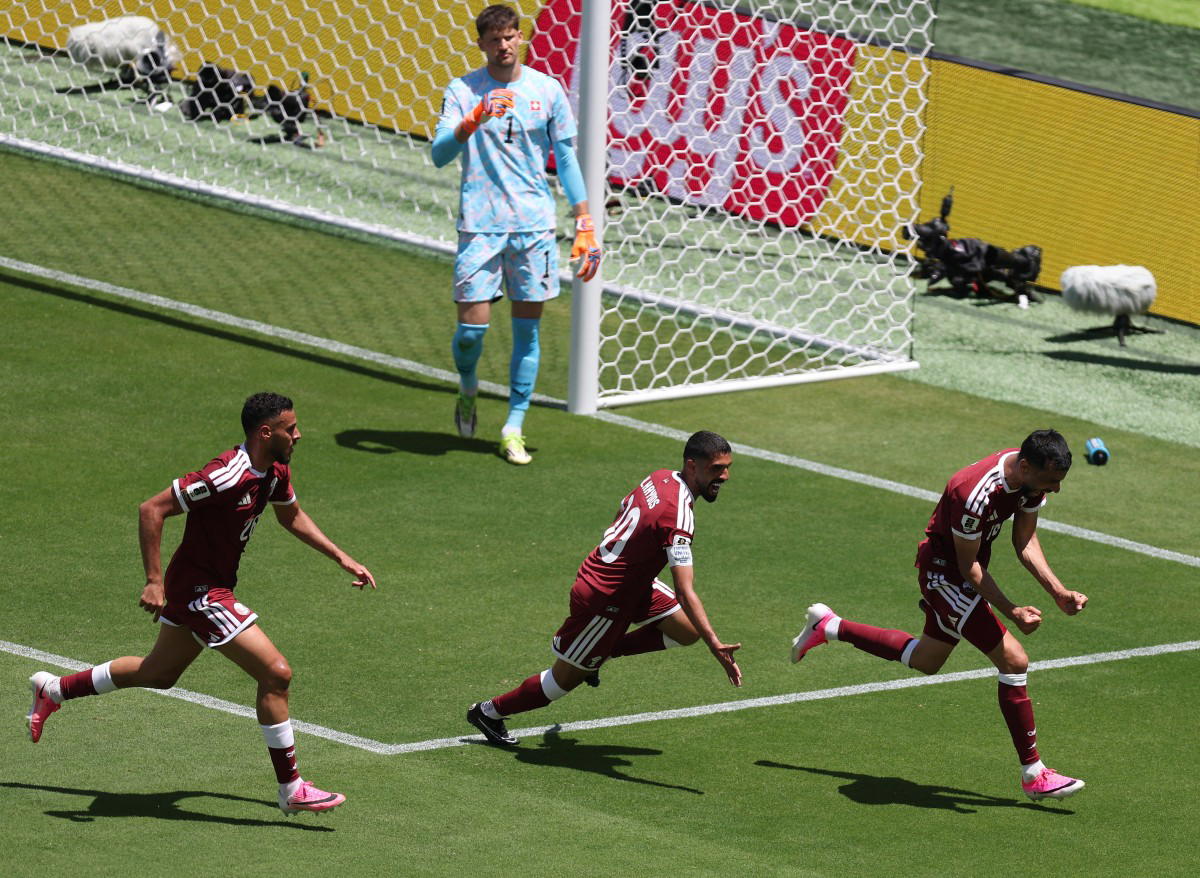 Le Qatar obtient son premier point en Coupe du monde grâce à un but tardif