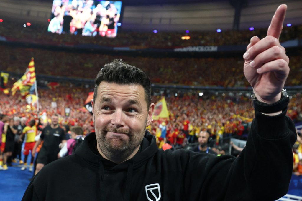 Crystal Palace names 47-year-old Sage as their new manager