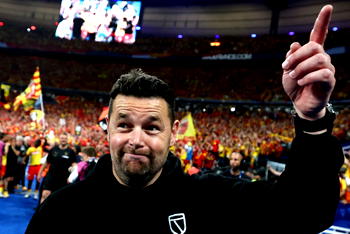 Crystal Palace appoint 47-year-old Sage as manager