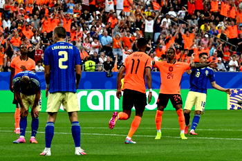 Netherlands crush Sweden 5-1 to move within reach of last 32