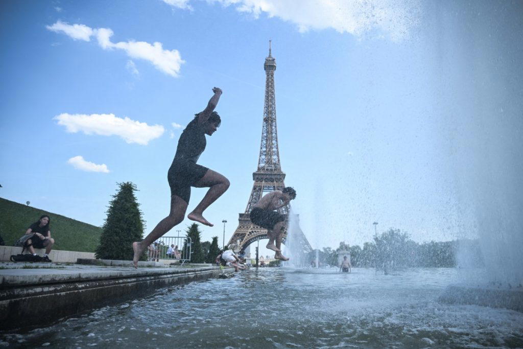 Heatwave sweeps Europe, resulting in the deaths of two children in France