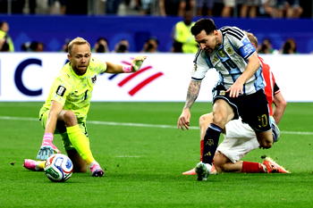 Messi sets World Cup scoring record as Argentina down Austria