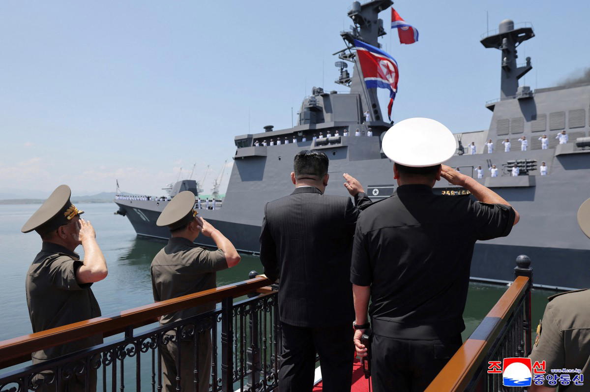 Kim Jong‑un Announces Plans for 10,000‑Ton Warships and a Nuclear Navy