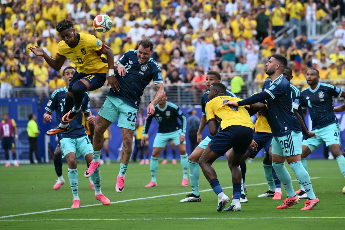 Ecuador beat Germany to reach World Cup last 32