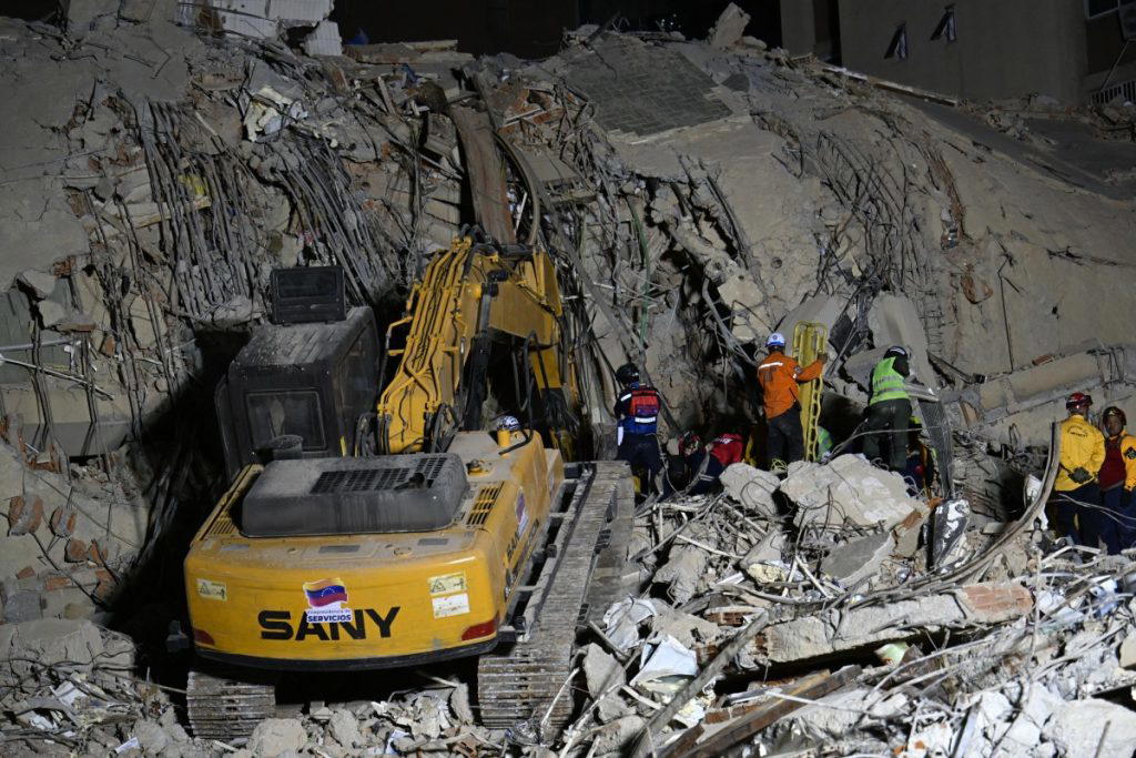 Nearly 1,000 dead and tens of thousands unaccounted for after earthquakes in Venezuela