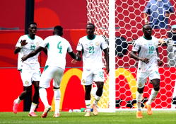 Senegal thrash Iraq 5-0 to keep World Cup hopes alive