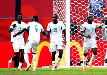 Senegal thrash Iraq 5-0 to keep World Cup hopes alive
