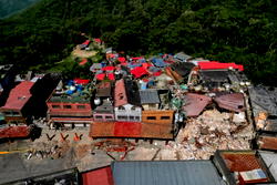 At least 1,719 dead in Venezuela quakes: new official toll