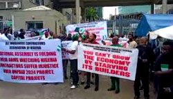 Contractors debunk FG’s N700bn claim, resume protest at Finance Ministry