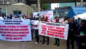 Contractors debunk FG’s N700bn claim, resume protest at Finance Ministry