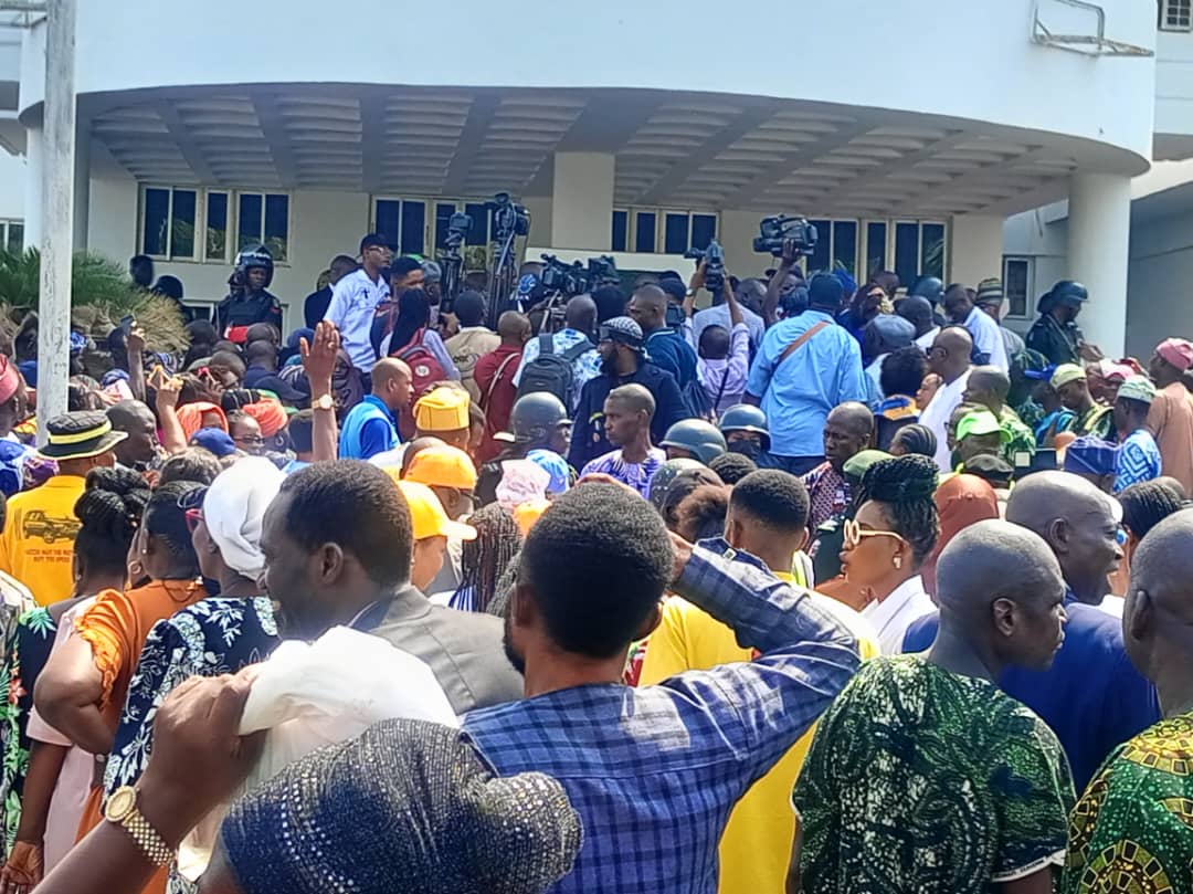 Federal Workers to Protest Wage Review on Monday
