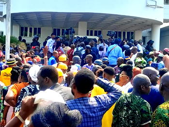Federal workers to protest over wage review on Monday