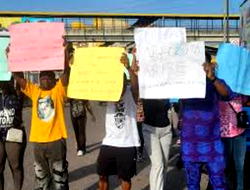 Abeokuta residents protest, seek release of abducted Oyo school children