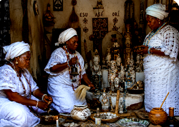 Kidnapped Oyo schoolchildren: Women traditionalists storm shrines for divine intervention