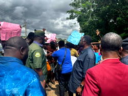 UNIOSUN students block road, protest alleged assault by Army recruits