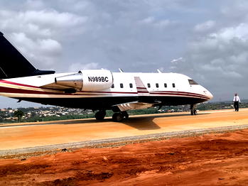 FG probes landing of aircraft on Delta road
