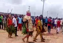 Masquerades lead protest over acquisition of farmland for solar project in Niger