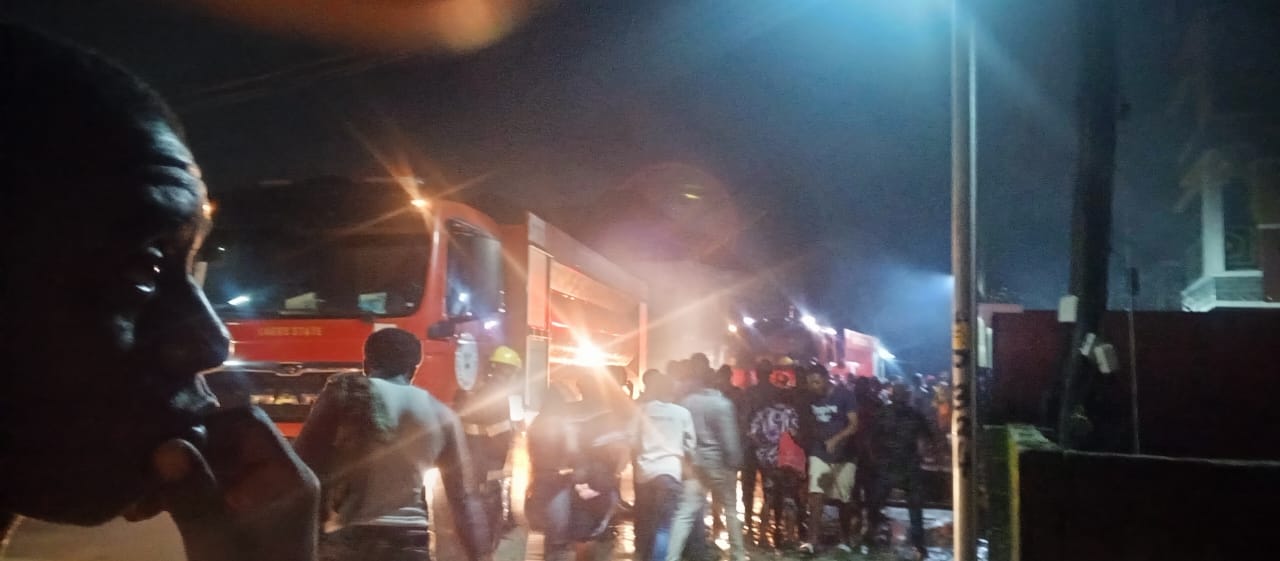 Fire destroys building in Lagos' Alapere area
