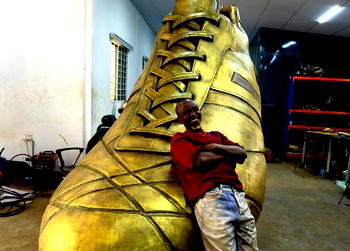 Texas Golden Boot sculpture gains attention in public art and tourism discussions