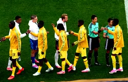 Video: Djed Spence ‘snubs’ Partey during World Cup handshakes