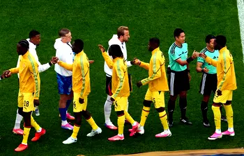 Video: Djed Spence ‘snubs’ Partey during World Cup handshakes