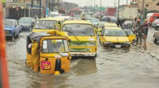 Floods displace Lagos residents, shut businesses, disrupt traffic