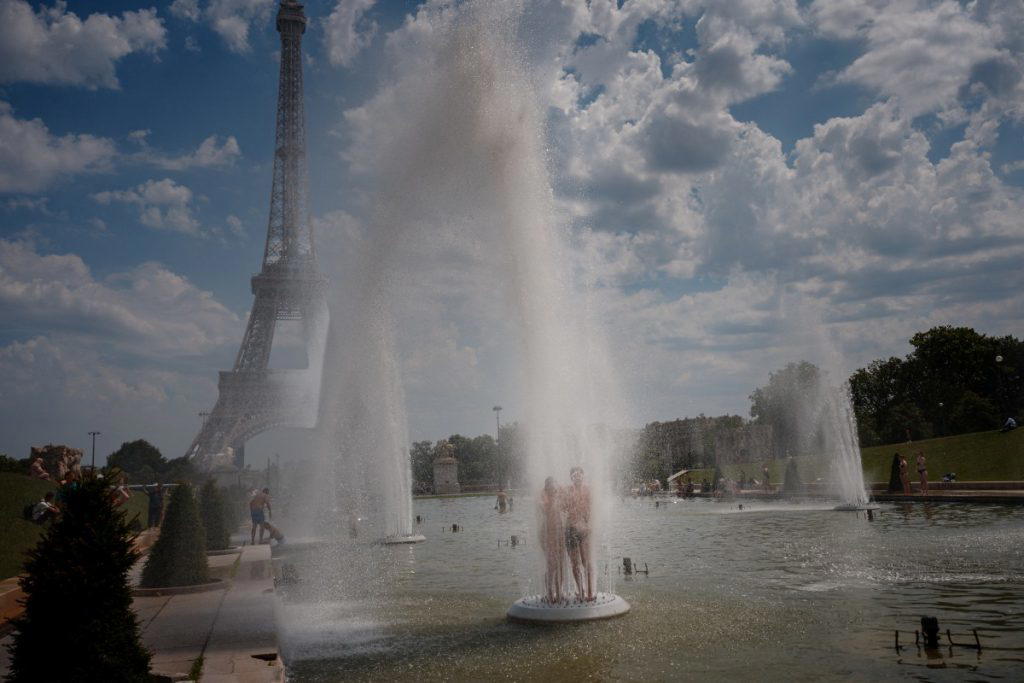 Paris funeral homes overwhelmed after record heatwave