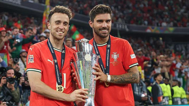 Reuben Neves reveals he continues to message Diogo Jota