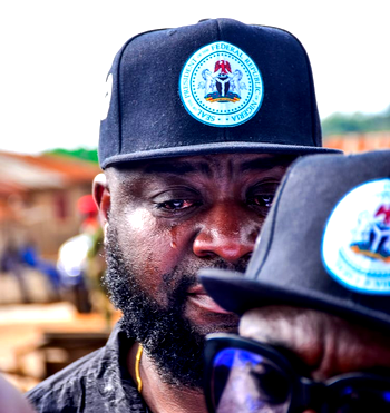 Oyo kidnap: Movement gives N1m to slain teacher’s family, scholarships to sons