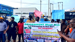 Video: Protest in Oyo over abduction of teachers, students