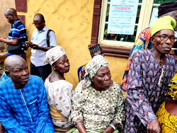 Photos: PDP candidate arrives polling unit as elderly voters await accreditation in Ikere Ekiti