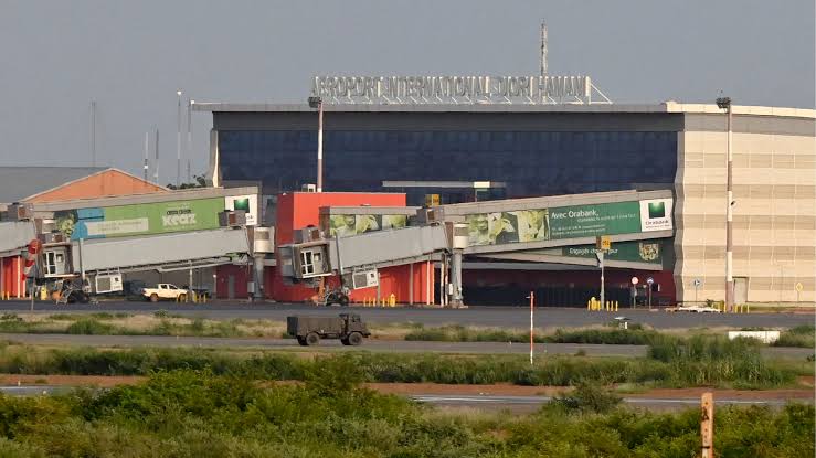 Gunfire erupts at Niger’s capital airport.