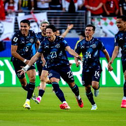 10-man Paraguay edge Turkey, keep World Cup hopes alive