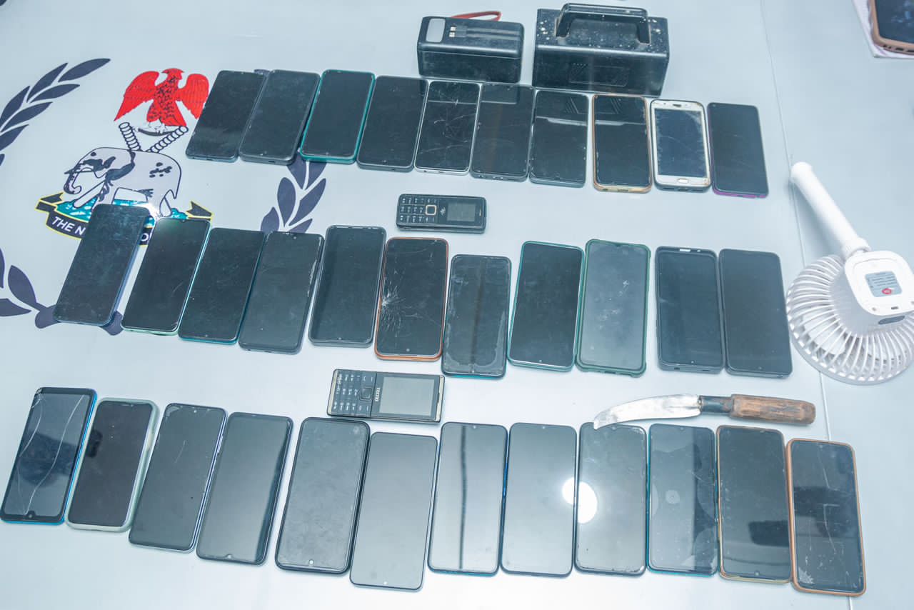 Police smash phone robbery syndicate, recover 34 stolen phones in A'Ibom - Vanguard News