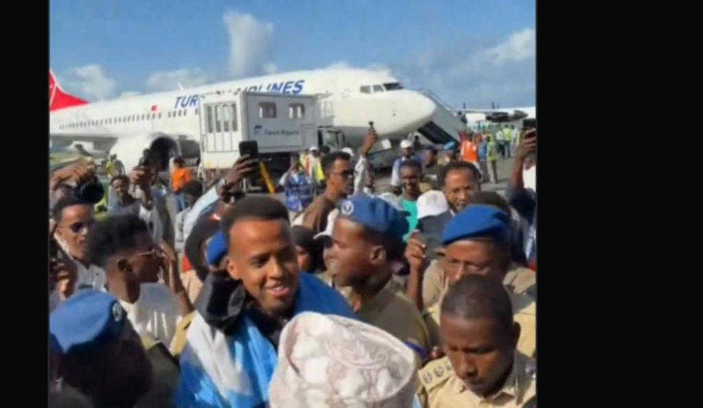 Video: Omar Artan receives hero’s welcome in Somalia after denied entry to US