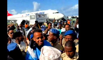 Video: Omar Artan receives hero’s welcome in Somalia after denied entry to US