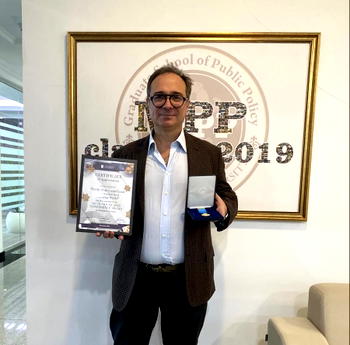 Riccardo Pelizzo’s international awards reflect contributions to political science