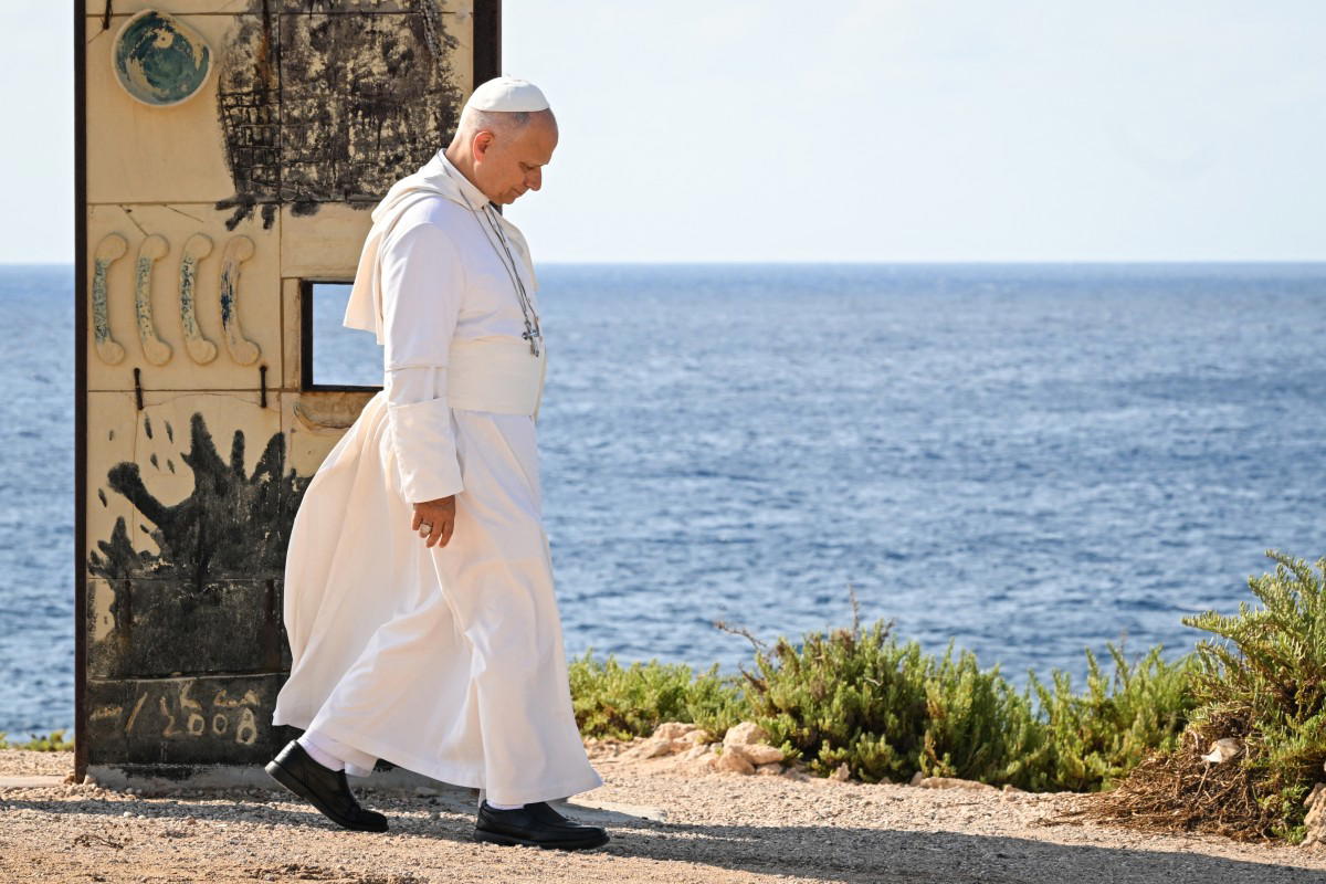 Pope urges Europe to protect migrants 