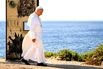 Pope urges Europe to protect migrants 