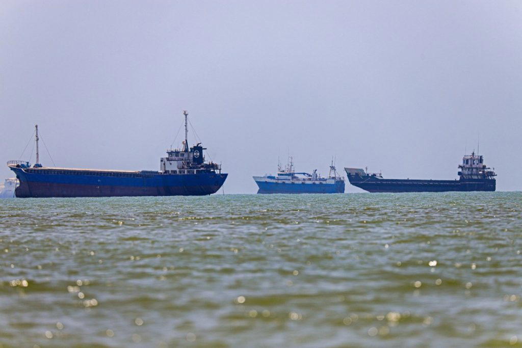 Iran announces closure of Hormuz Strait while US military asserts maritime traffic is ongoing