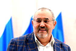 Russia arrests Putin critic who plans to run in September elections