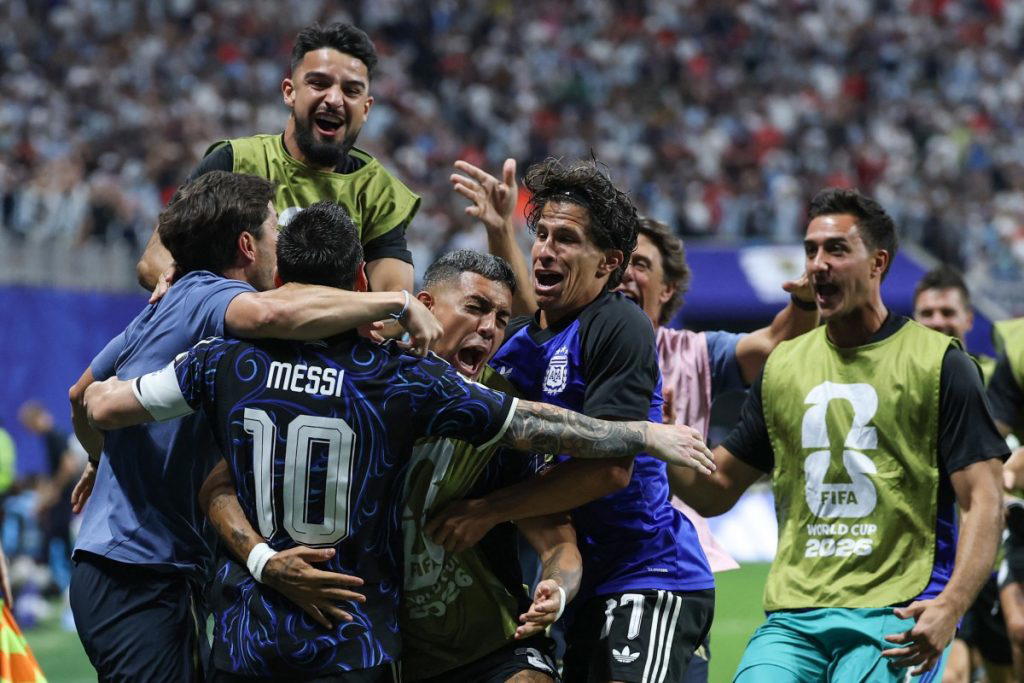 Argentina beat England 2-1 to reach World Cup final