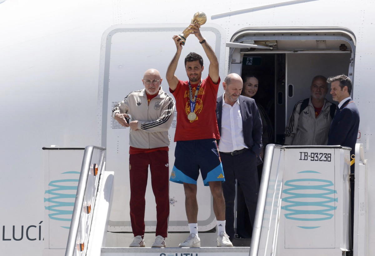 Plane carrying Spain’s World Cup winning team lands in Madrid