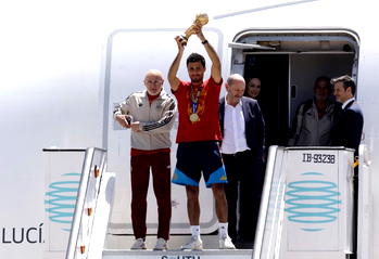 Plane carrying Spain’s World Cup winning team lands in Madrid