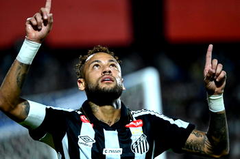 Neymar scores twice, mocks critics on Santos return