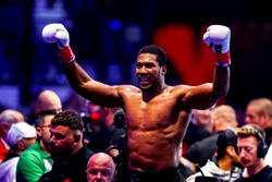 Joshua survives knockdowns, stops Prenga