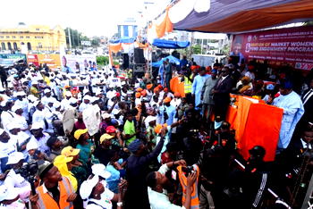 Senator Adeola empowers 3,000 traders in Ogun Central with cash grants